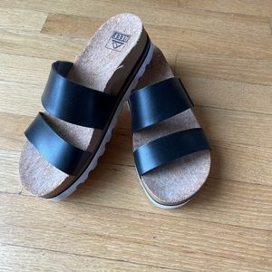 Size 7 Reef sandal